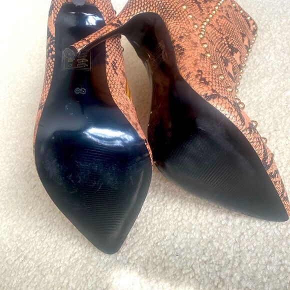 AKIRA ENCHANTING SIZE 39 ZIPUP 4” HEELED BOOTS - Picture 4 of 6